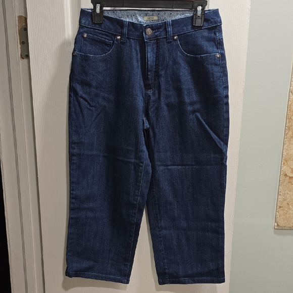 Izod Denim - Izod Dark Wash Denim Capris Woman's size 4